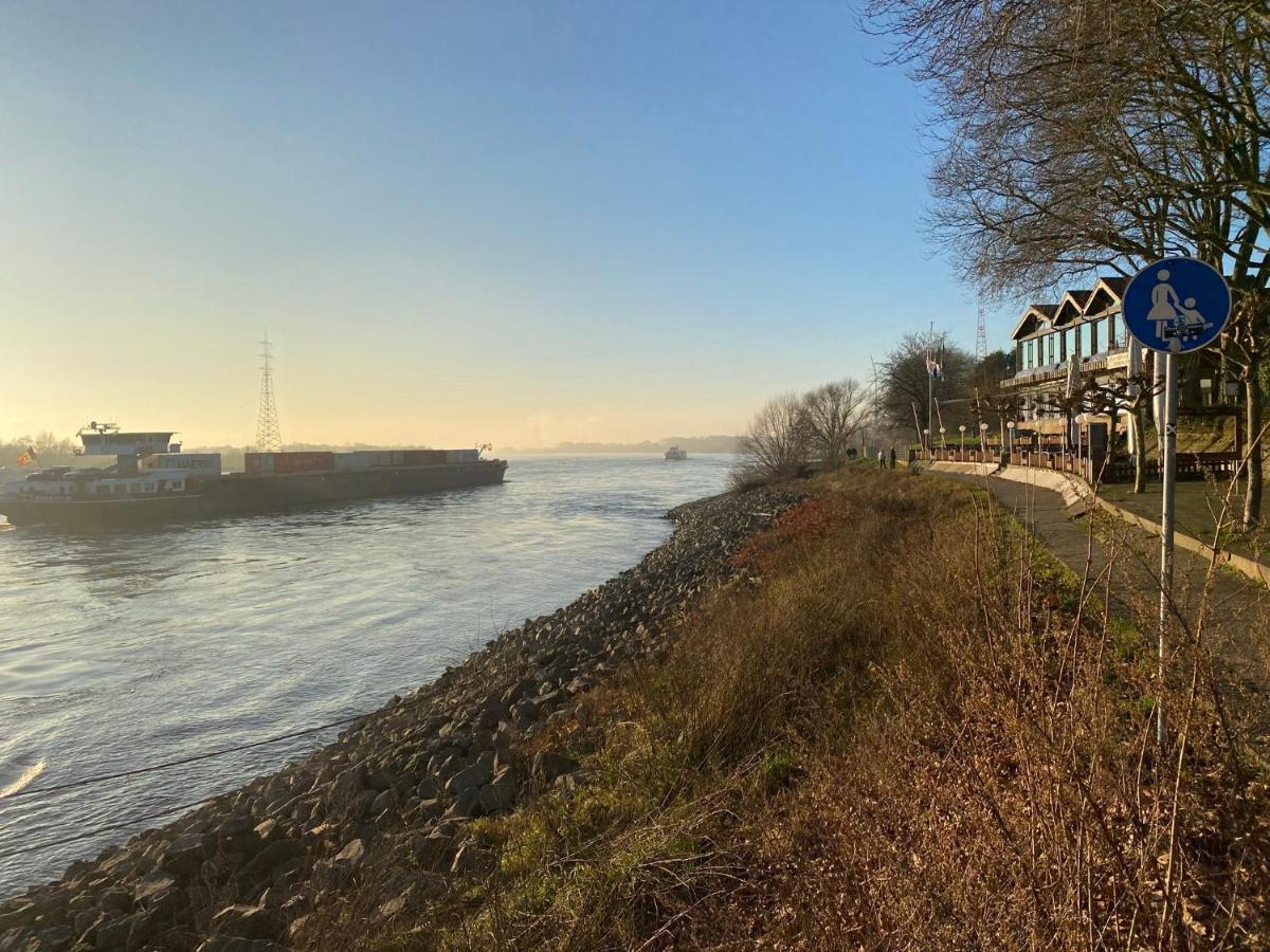 Wohnen Direkt An Der Rheinpromenade Mit Whirlpool Und Sauna Gotterswickerhamm Bagian luar foto